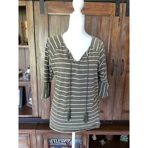 Christopher & Banks Size Petite Medium 3/4 Sleeve V-Neck Knit Top Green White‎